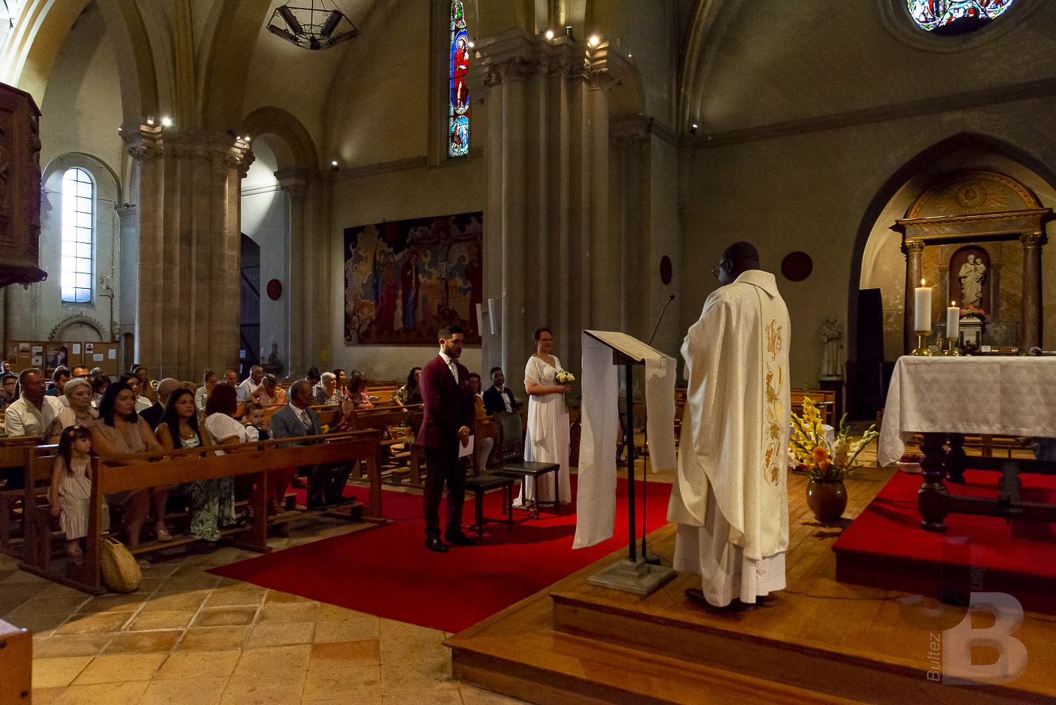 Le samedi 30 juillet, a l'église St Sauveur de Castelsarrasin (82 - Tarn-et-Garonne), c'est déroulé le mariage religieux entre M. Julien B. et Mme Charlyne B. Copyright : Julien Bultez Prod. 