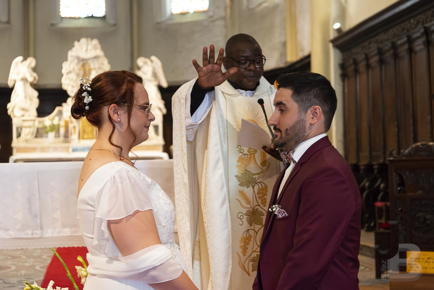 Le samedi 30 juillet, a l'église St Sauveur de Castelsarrasin (82 - Tarn-et-Garonne), c'est déroulé le mariage religieux entre M. Julien B. et Mme Charlyne B. Copyright : Julien Bultez Prod. 