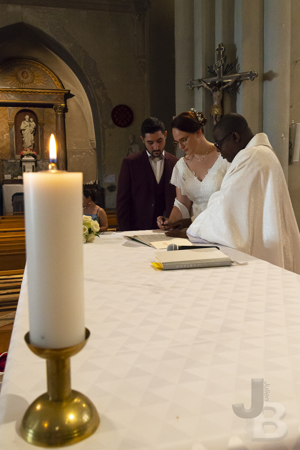 Le samedi 30 juillet, a l'église St Sauveur de Castelsarrasin (82 - Tarn-et-Garonne), c'est déroulé le mariage religieux entre M. Julien B. et Mme Charlyne B. Copyright : Julien Bultez Prod. 