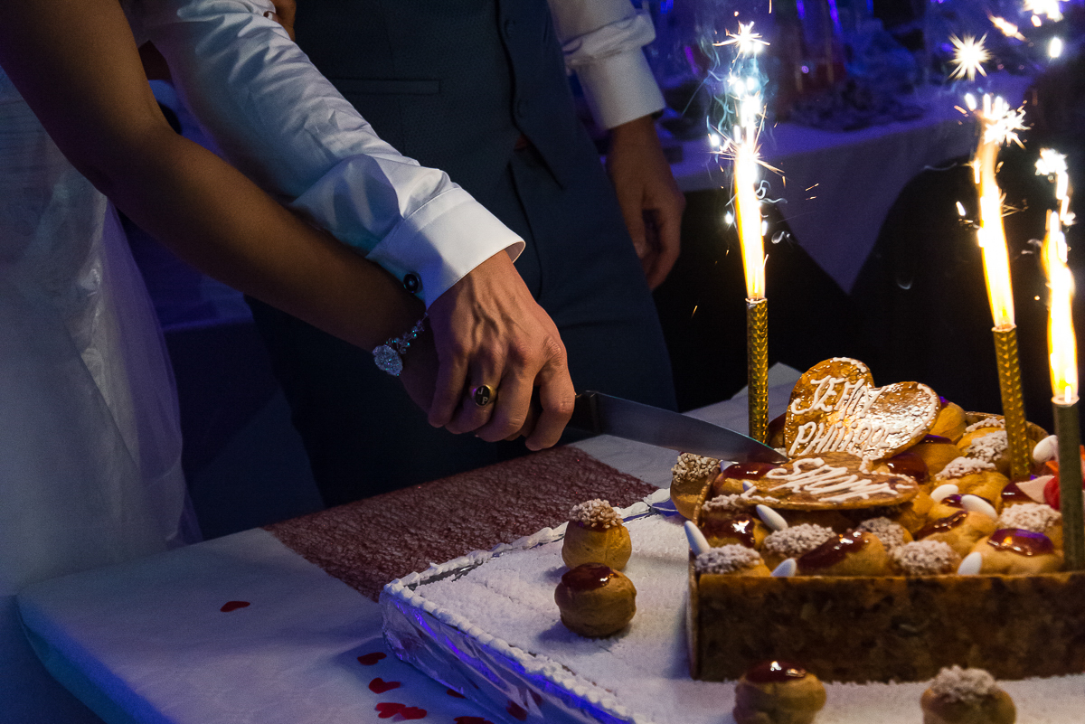 Une petit part de gâteau ? De la passion à l'émotion, c'est avant tout l'oeil du photographe, son savoir-faire et votre complicité qui feront que les émotions, les moments forts et les instants précieux de ce grand jour seront sublimés. Professionnelle de la photo, Julien Bultez Prod. saura mettre en lumière, de la manière la plus naturelle, l'amour qui accompagne votre mariage.
-------------------------------------------------------------
Julien Bultez Production, votre photographe, à Castelsarrasin dans le Tarn-et-Garonne (82).
Tarifs et informations :
🌐 www.evenementiel.JulienBultez.com
📞 07 49 69 71 66
📨 Contact@JulienBultez.com Copyright : Julien Bultez Prod.