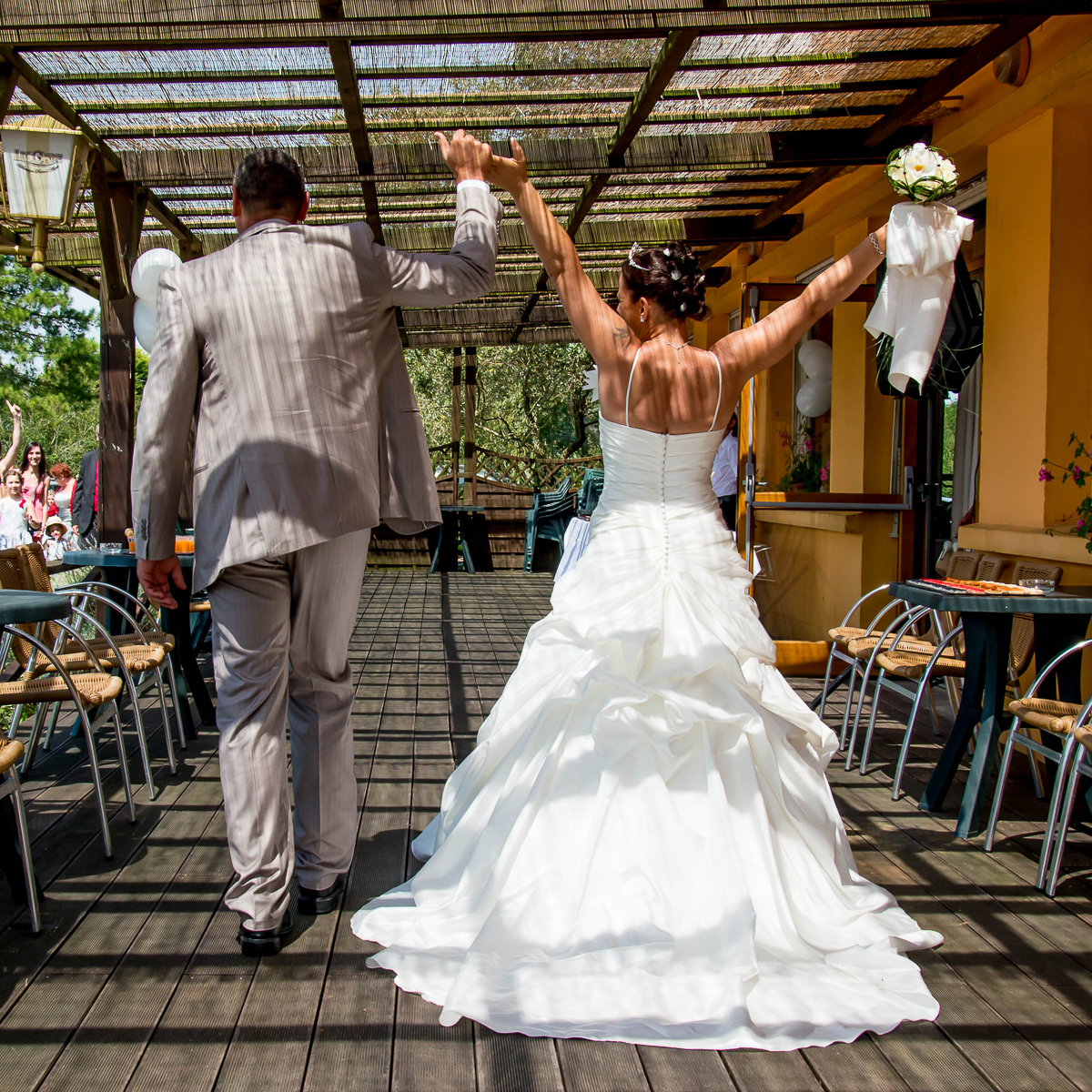 Vive les mariés ! De la passion à l'émotion, c'est avant tout l'oeil du photographe, son savoir-faire et votre complicité qui feront que les émotions, les moments forts et les instants précieux de ce grand jour seront sublimés. Professionnelle de la photo, Julien Bultez Prod. saura mettre en lumière, de la manière la plus naturelle, l'amour qui accompagne votre mariage.
-------------------------------------------------------------
Julien Bultez Production, votre photographe, à Castelsarrasin dans le Tarn-et-Garonne (82).
Tarifs et informations :
🌐 www.evenementiel.JulienBultez.com
📞 07 49 69 71 66
📨 Contact@JulienBultez.com Copyright : Julien Bultez Prod.